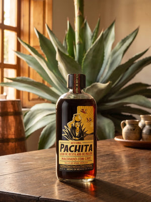 Botella de licor de destilado de pulque Pachita macerado con café, 750 mL