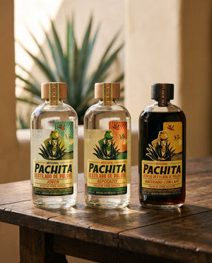 Paquete Pachita: botellas en escena