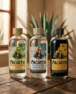 Paquete Pachita: botellas en escena