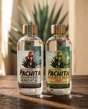 Paquete Pachita: botellas en escena