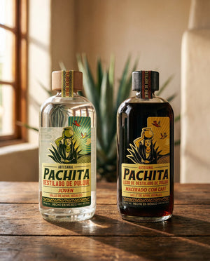Paquete Pachita: botellas en escena
