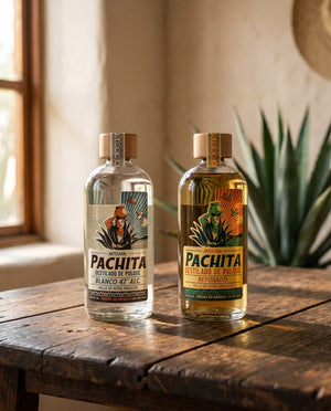 Paquete Pachita: botellas en escena
