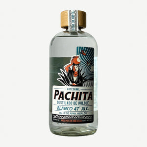 Botella real de Pachita, foto de estudio