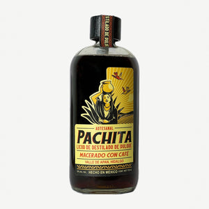 Botella real de Pachita, foto de estudio