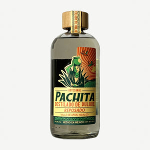 Botella real de Pachita, foto de estudio